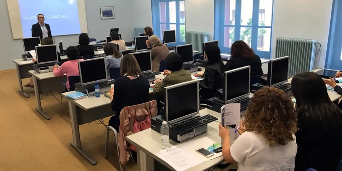 Curso Smartwomen sobre comercio electr&oacute;nico que se est&aacute; impartiendo en Fundaci&oacute;n D&eacute;dalo