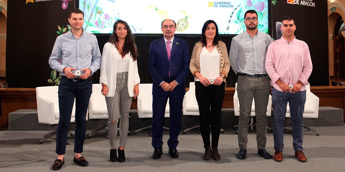 El Gobierno de Aragón quiere rendir homenaje a los más de 1.000 jóvenes agricultores que a lo largo de esta legislatura se están incorporando al sector, a través del acto %22Agricultores jóvenes con denominación de origen%22