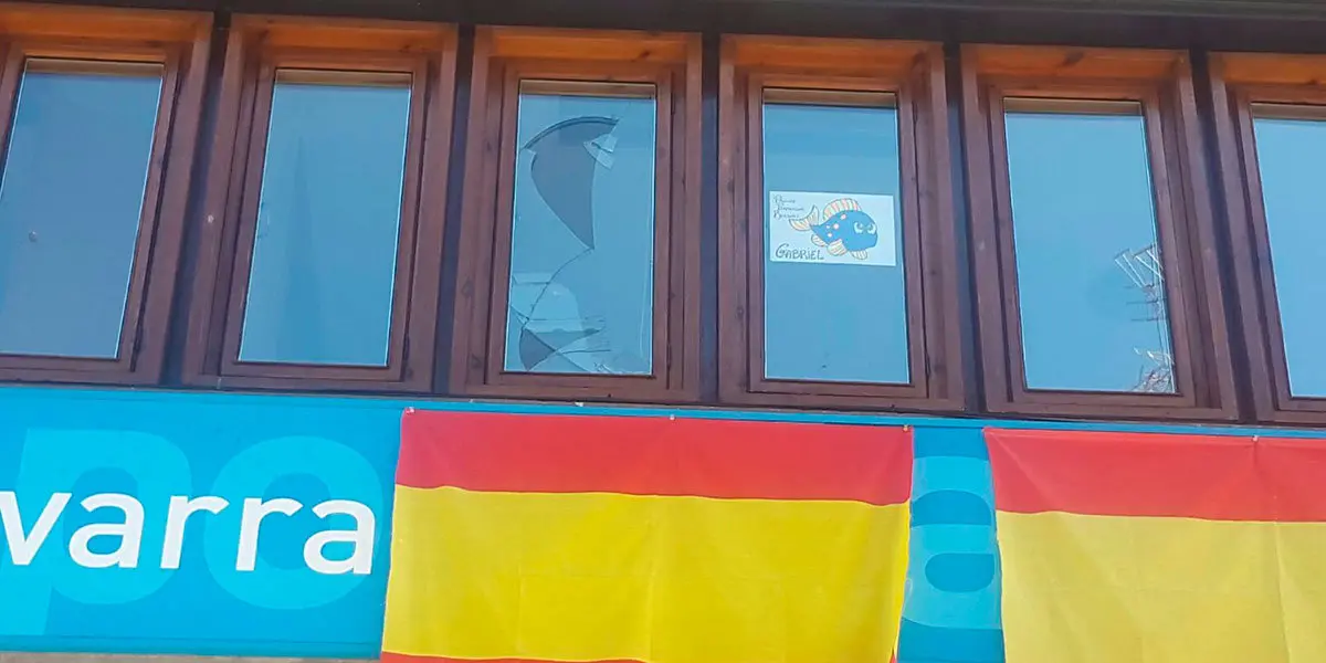 Ruptura de un cristal en la sede del PPN de Tudela