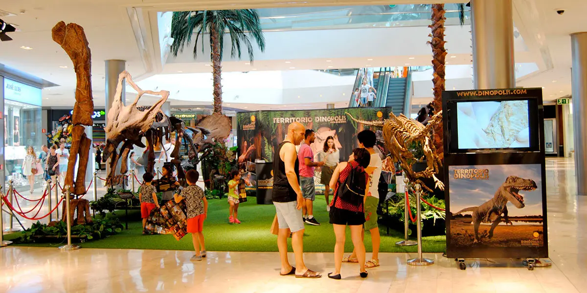 Exposici&oacute;n de Din&oacute;polis en Puerto Venecia