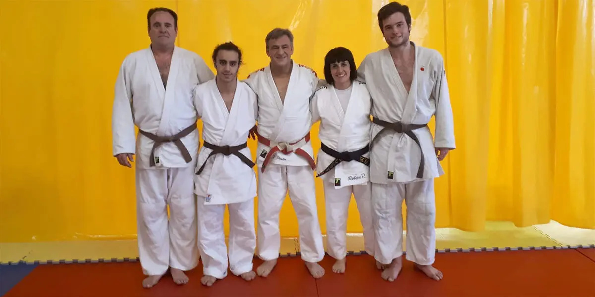 El Maestro F&eacute;lix Pastor con los nuevos grados