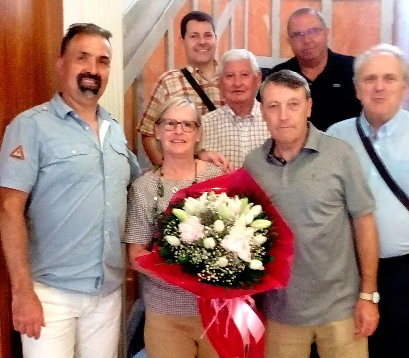 El director de la escuela taller Fundaci&oacute;n El Castllo Jes&uacute;s Jim&eacute;nez Moracho, Txutxo, con su esposa Pilartxo Dur&aacute;n Arregui y los miembros del patronato de la fundaci&oacute;n