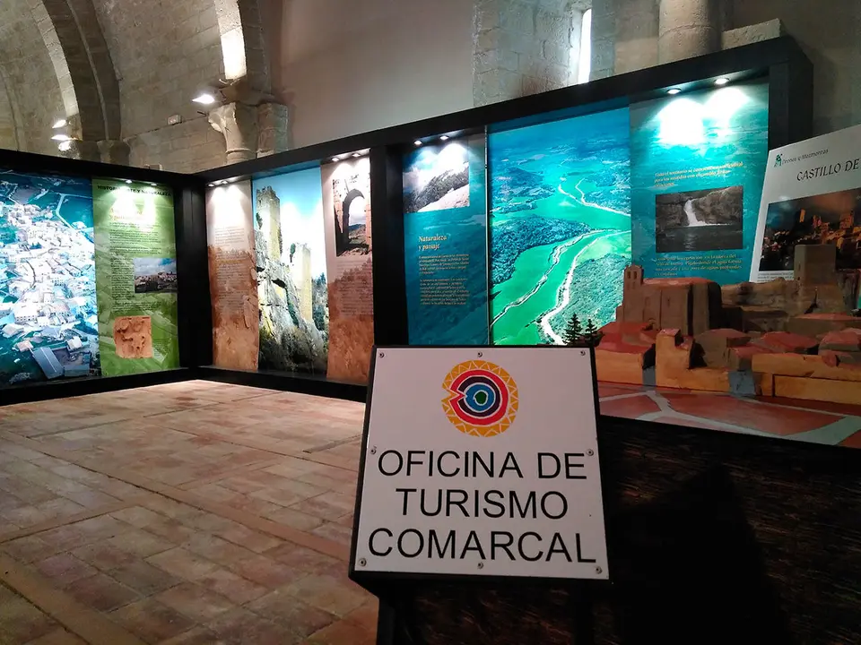 La oficina comarcal de Luesia se alberga en un templo del siglo XIII convertido tambi&eacute;n en museo y centro cultural.