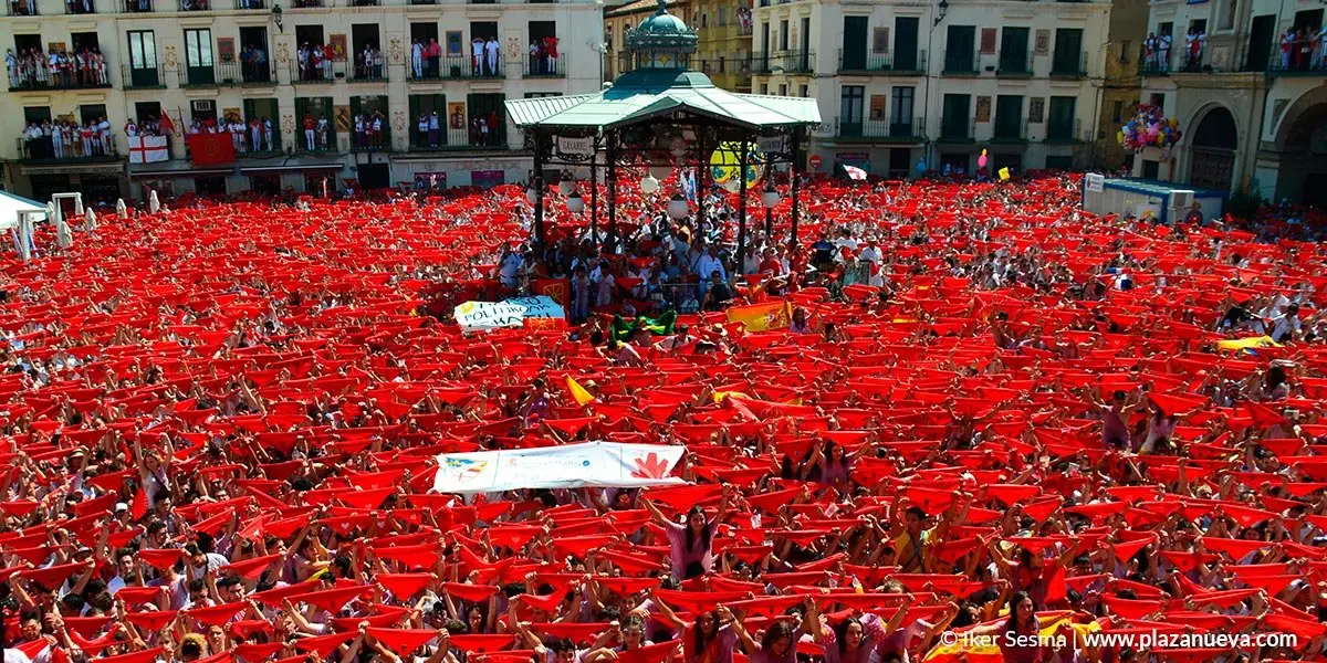As&iacute; de bonita estaba la plaza Nueva a las 12 de la ma&ntilde;ana