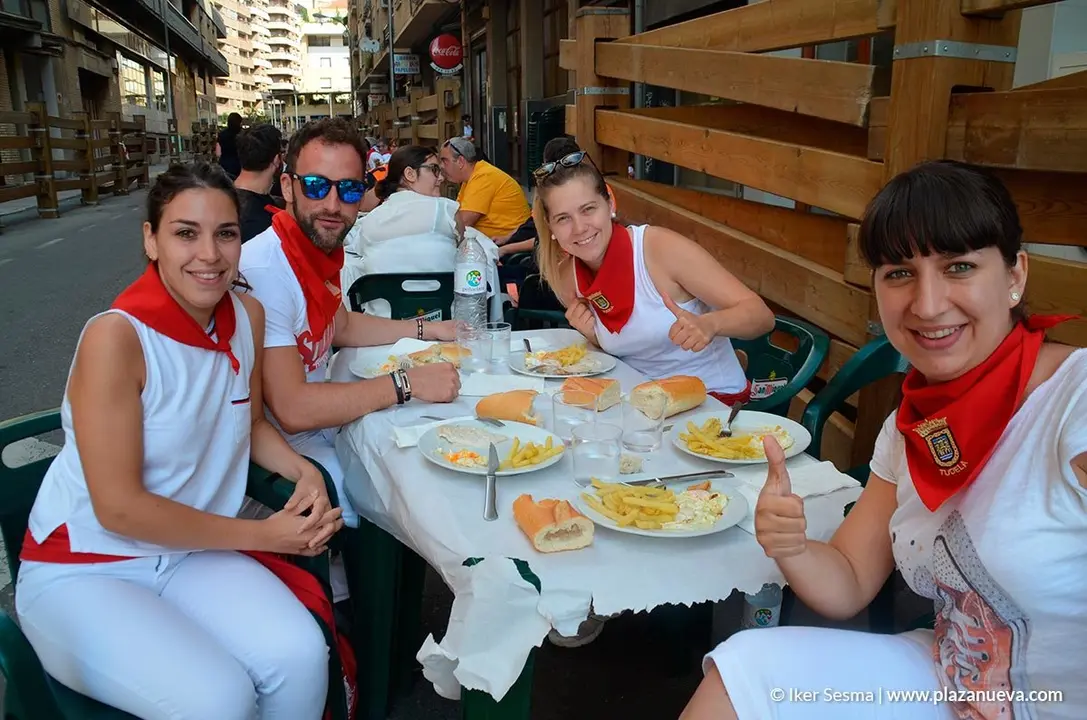 Almorzando