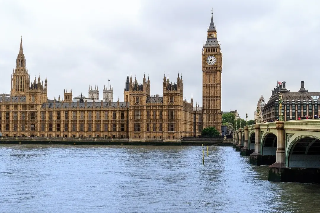 Westminster y el Big Ben desde el otro lado del T&aacute;mesis