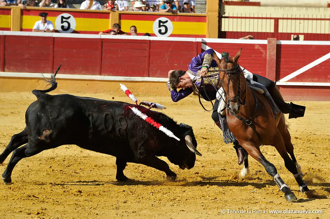 Guillermo Hermoso de Mendoza ante su segundo morlaco