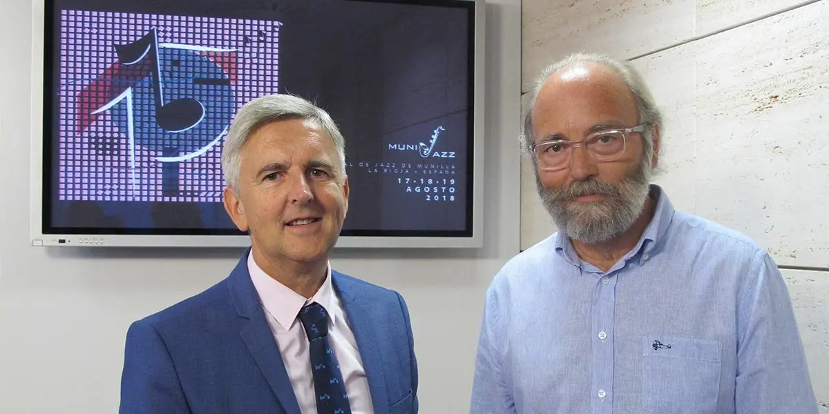 El director general de Cultura y Turismo, Eduardo Rodr&iacute;guez Os&eacute;s, y uno de los organizadores del Munijazz y miembro de la Asociaci&oacute;n Amigos de Munilla, Jes&uacute;s Montiel