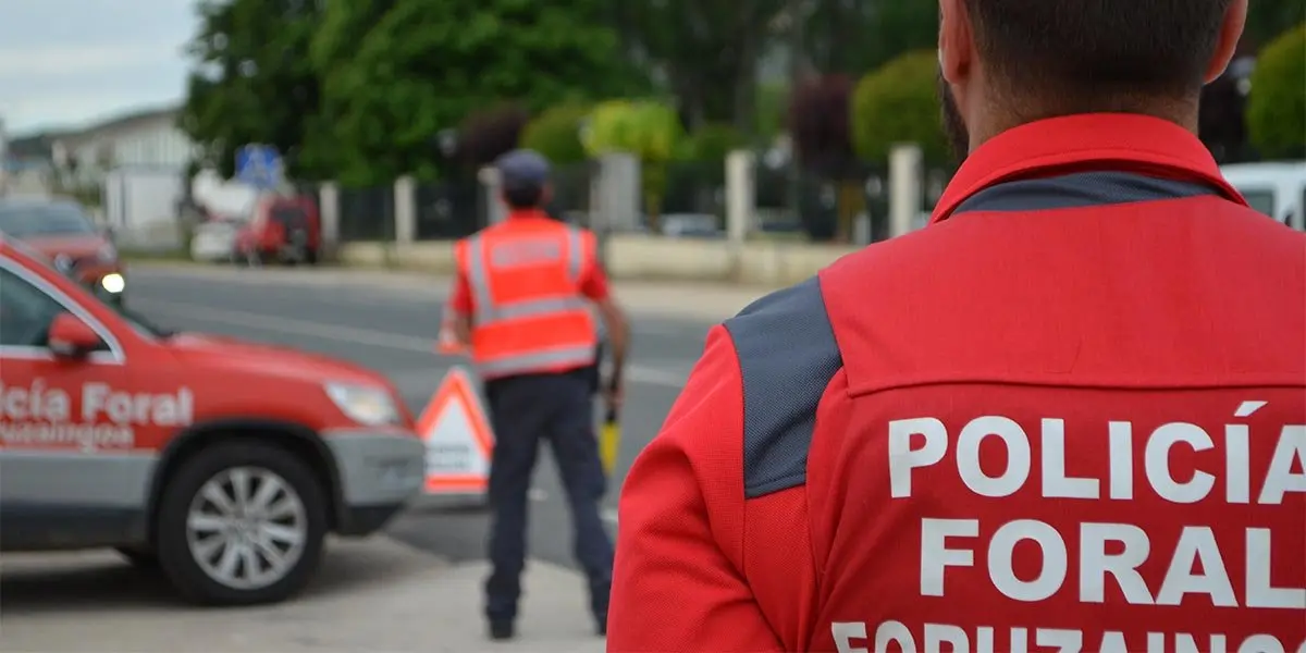 Agentes de Polic&iacute;a Foral velando por la seguridad