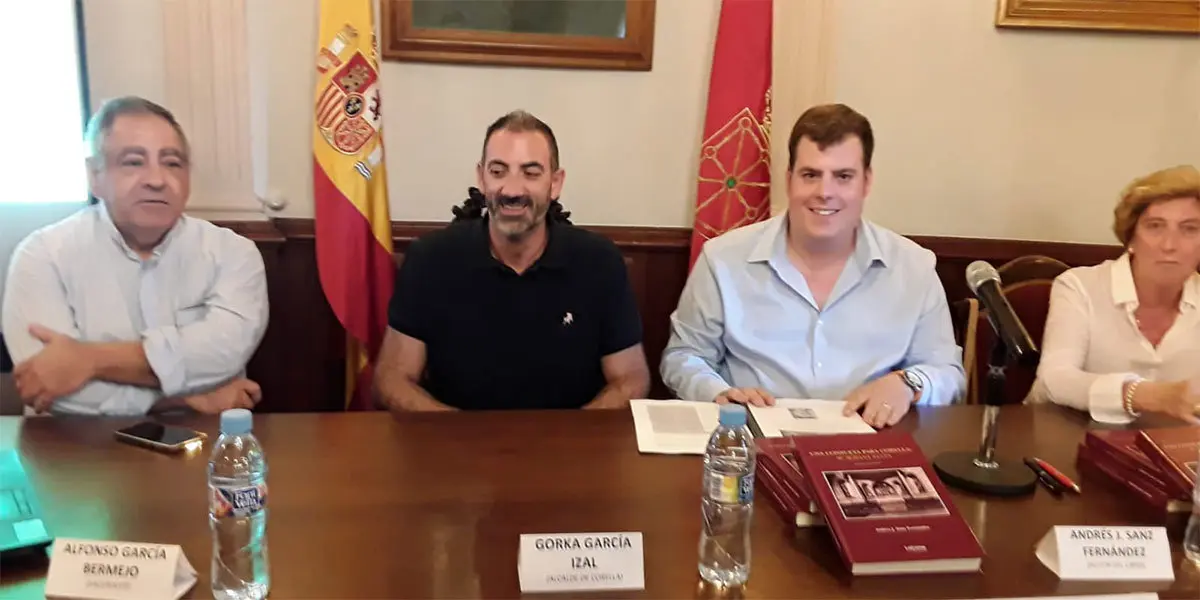 Andr&eacute;s Sanz presenta su libro