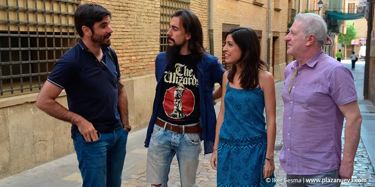 Mikel Pau Casado y Marta P&eacute;rez, en el centro, son los art&iacute;fices de Des-Adarve