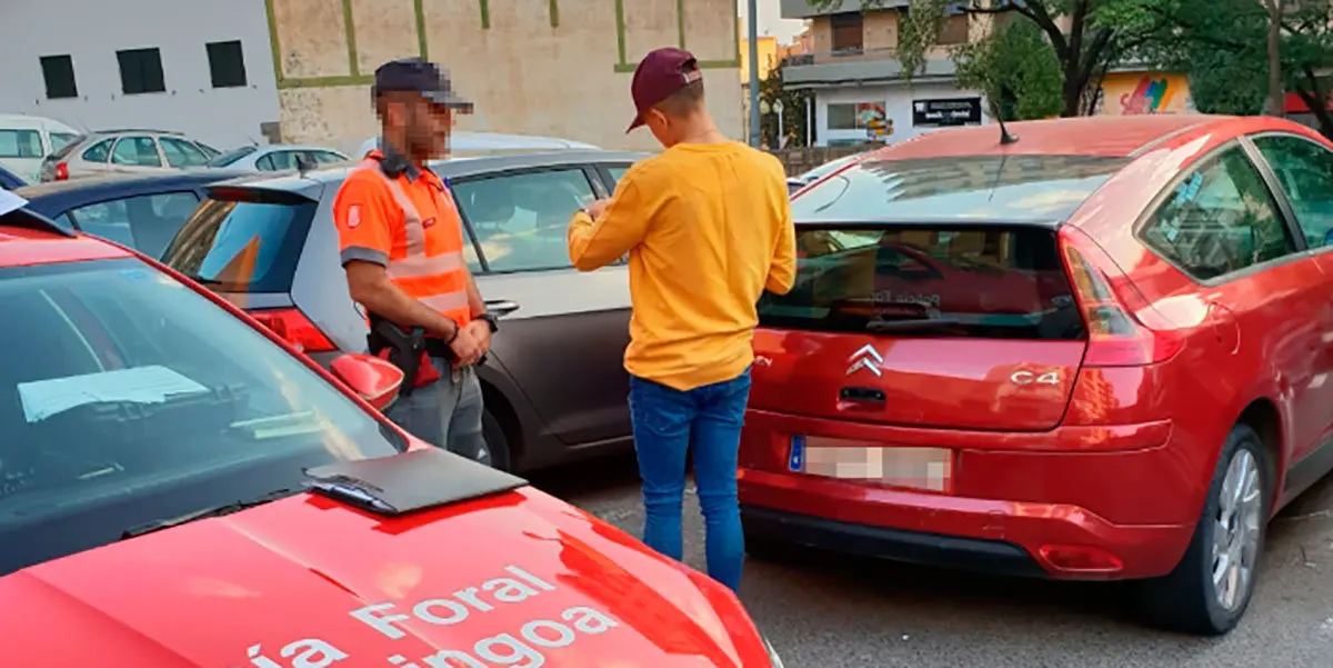 Momento de la detenci&oacute;n en la calle Fuente Can&oacute;nigos