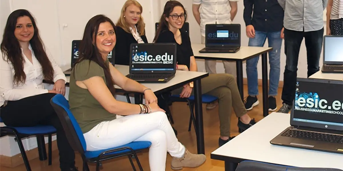 &Aacute;ngela Carnicero G&oacute;mez, 2&ordf; izqda., directora de ESIC Tudela