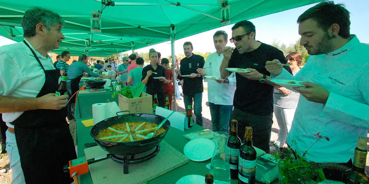 Fernando Mendoza cocinando su plato