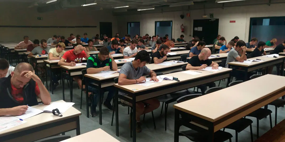 Algunos de los participantes en el examen