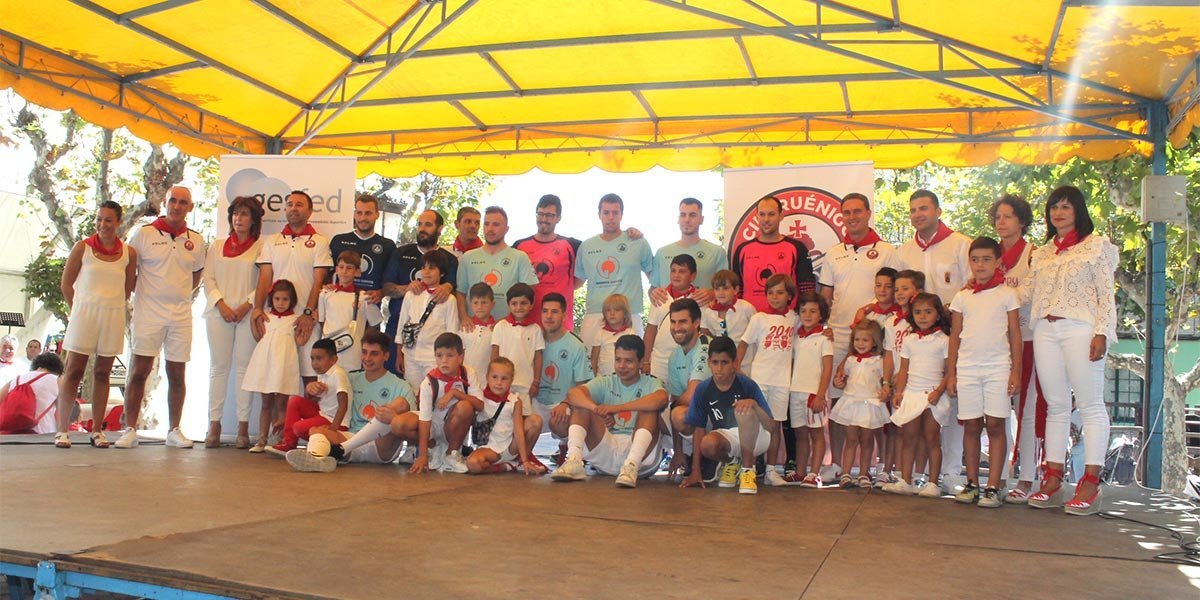 Presentación del Club Cintruénigo Fútbol Sala con patrocinador, autoridades y niños de la Escuela Fútbol Sala
