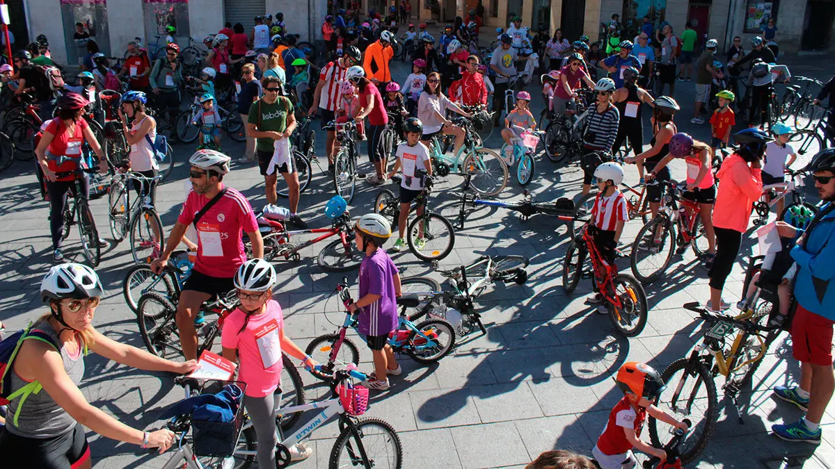 Las calles de Tudela, Ribaforada y Ablitas fueron inundadas por cientos de bicicletas en el Reto M&aacute;s de 100