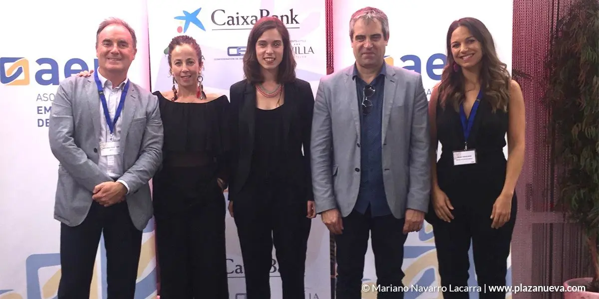 Eider Jim&eacute;nez Gorostizu-Orkaiztegi, en el centro, represent&oacute; la fusi&oacute;n de empresa y formaci&oacute;n