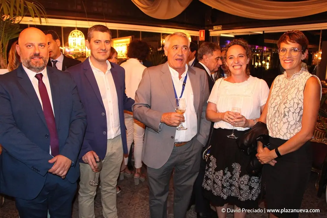 Jos&eacute; Luis Anasti (Delegado del Gobierno de Navarra), Eusebio S&aacute;ez (UGT), Jes&uacute;s Santos (Secretario General de UGT), Sandra Calvo (Consorcio Eder) y Mar&iacute;a Chivite (PSN)