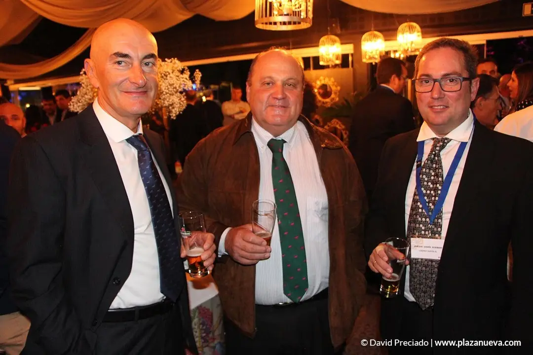 Juan Arriazu y Juli&aacute;n Escribano (Disbaor) y Jos&eacute; Luis Sand&uacute;a (Aceites Sand&uacute;a)