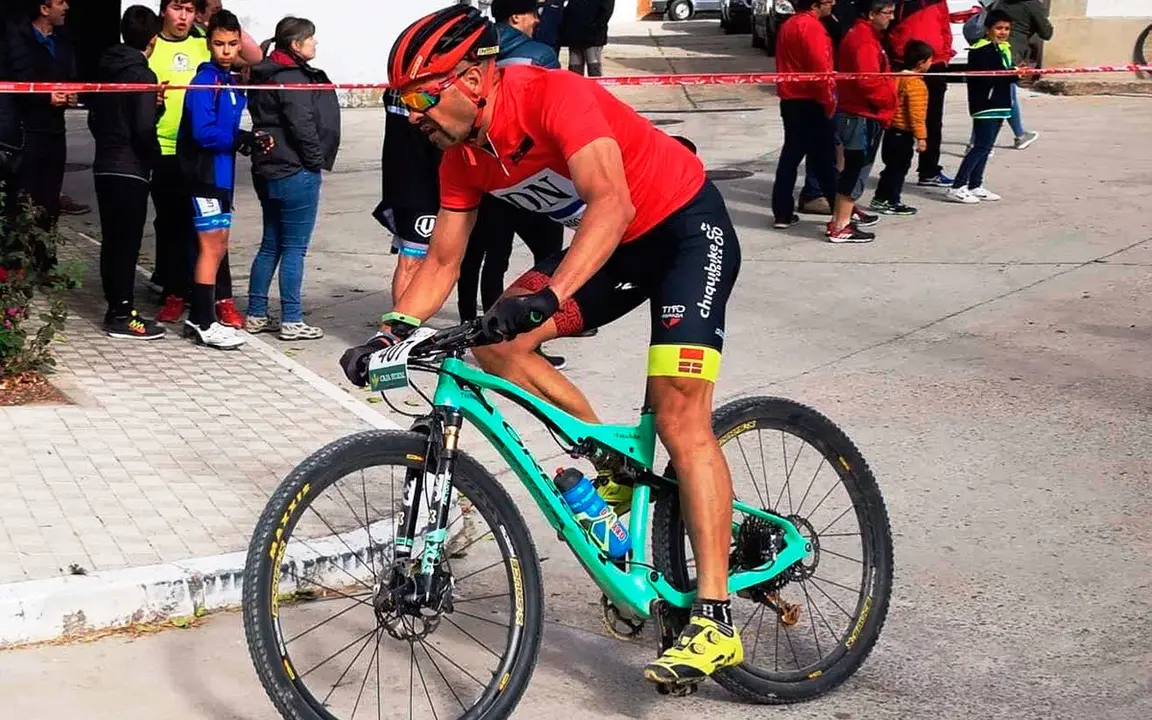 Tito Espada a su paso por meta en Lodosa