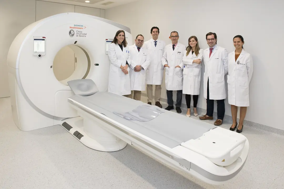 Grupo integrante del Programa de detecci&oacute;n precoz de c&aacute;ncer en Madrid. De izq a dcha: los Dres. Mar&iacute;a Rodr&iacute;guez, especialista de Cirug&iacute;a Tor&aacute;cica; Jes&uacute;s Enrique Isea de la Vi&ntilde;a, especialista de Cirug&iacute;a Tor&aacute;cica; Guillermo Gallardo, especialista de Radiolog&iacute;a; Luis Seijo, codirector de Neumolog&iacute;a; Teresa P&eacute;rez, especialista de Neumolog&iacute;a; Jes&uacute;s Corral, especialista de Oncolog&iacute;a M&eacute;dica; Fanny Caballeros, especialista de Neumolog&iacute;a.