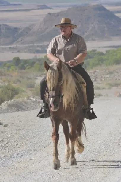 Hasta 79 caballos con sus respectivos jinetes se reunieron el 7 de octubre en la chopera del Ebro con motivo de la V Concentraci&oacute;n ecuestre. Realizaron una ruta por la pre Bardenas terminando con un op&iacute;paro almuerzo para jinetes e invitados - 1