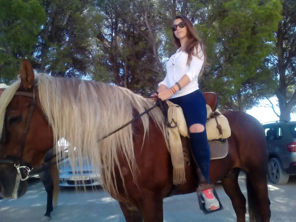 Hasta 79 caballos con sus respectivos jinetes se reunieron el 7 de octubre en la chopera del Ebro con motivo de la V Concentraci&oacute;n ecuestre. Realizaron una ruta por la pre Bardenas terminando con un op&iacute;paro almuerzo para jinetes e invitados - 2