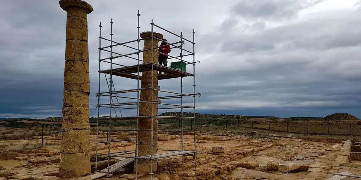 Restauraci&oacute;n en Los Ba&ntilde;ales 1