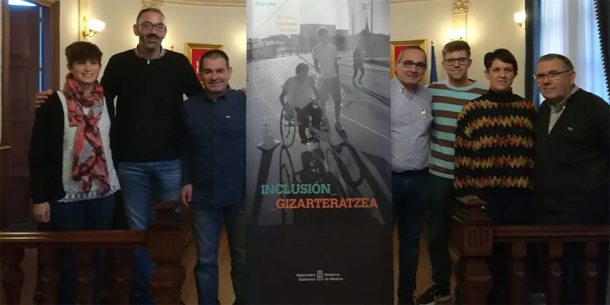 Presentaci&oacute;n del slalom en silla de ruedas en Corella