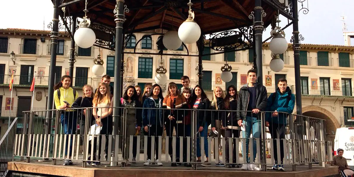 Alumnos/as en la Aljafer&iacute;a (Zaragoza)