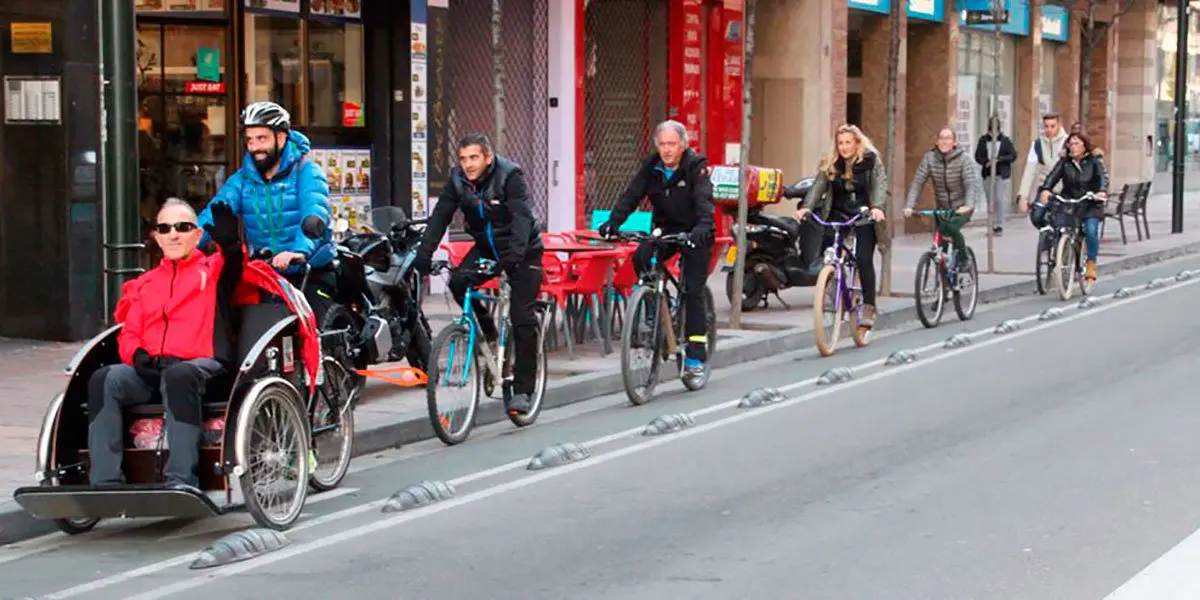 Biciclistas probando la 'Yayacleta'