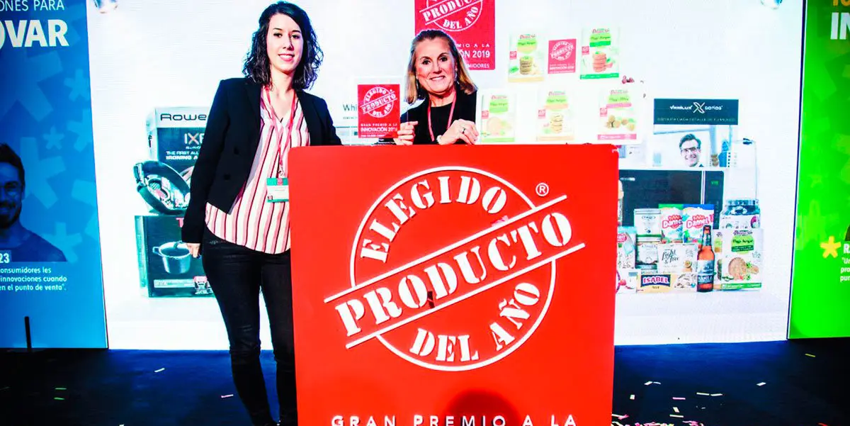 Sandra Jim&eacute;nez, t&eacute;cnica de Marketing de Vegetales L&iacute;nea Verde, y Rebeca Bellete, comercial de la zona Noreste, en la gala de entrega de premios