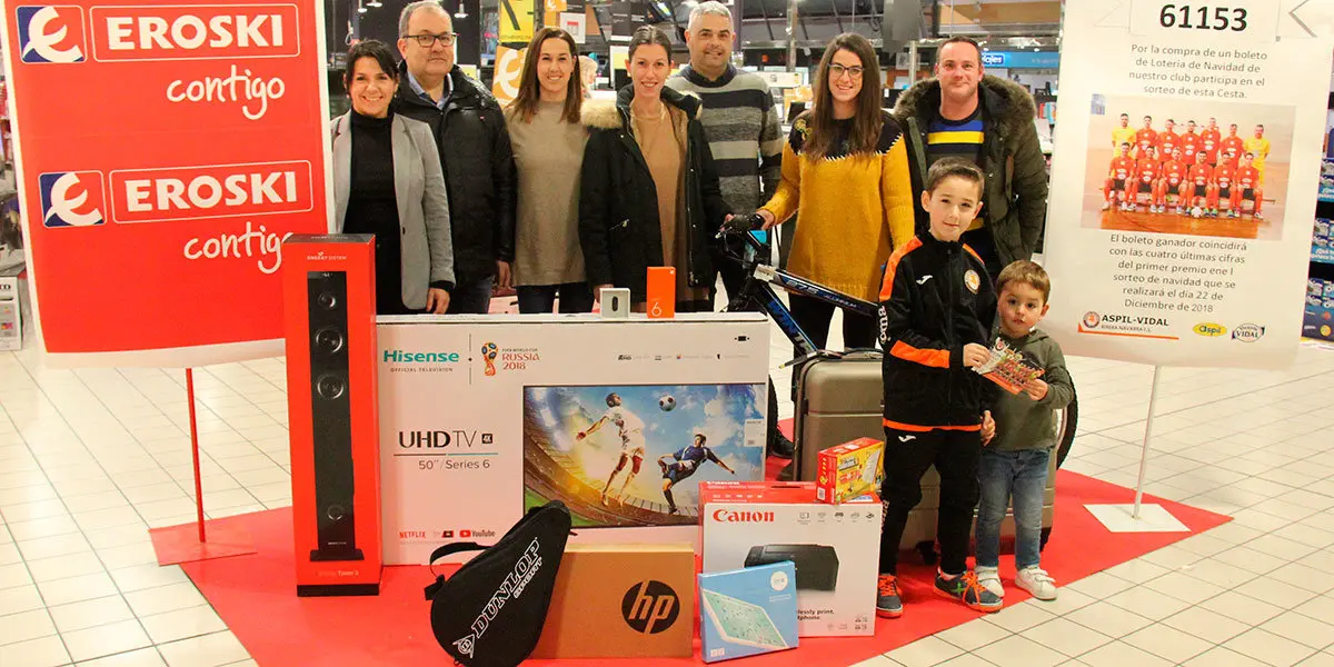 La familia de S&aacute;enz recogieron los regalos