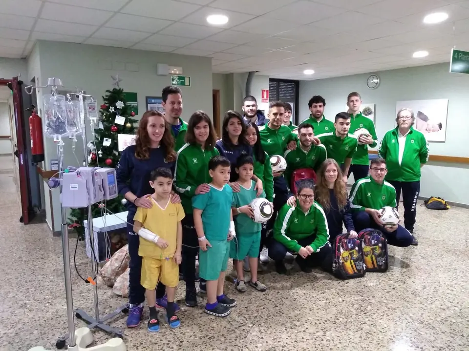 CD Lourdes visita el Hospital Reina Sof&iacute;a