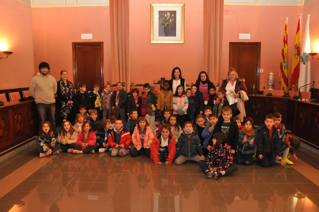Alumnos del Mam&eacute;s Esperab&eacute; visitaron recientemente el ayuntamiento de Ejea 2