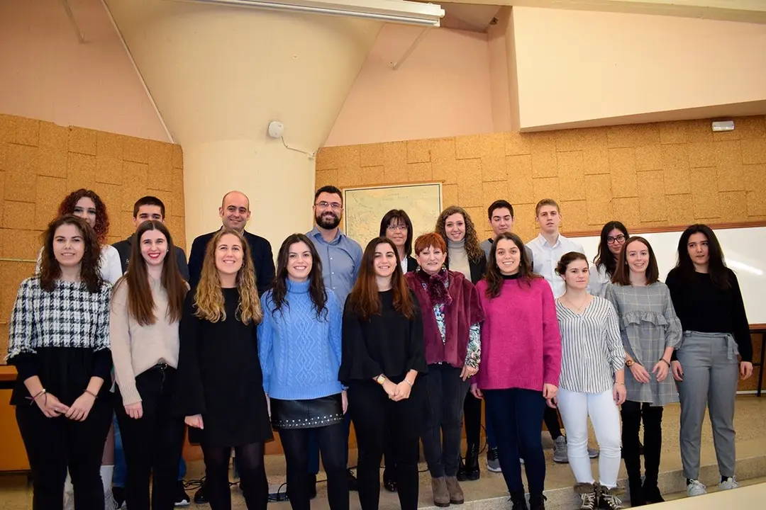 IES Benjam&iacute;n de Tudela Alumnos Bachibac acompa&ntilde;ados del inspector del Gobierno de Navarra, Rodrigo Jim&eacute;nez, el director del IES Benjam&iacute;n de Tudela, Miguel Fern&aacute;ndez y las profesoras, Ana Cerd&aacute;n y Trinidad Ceresuela