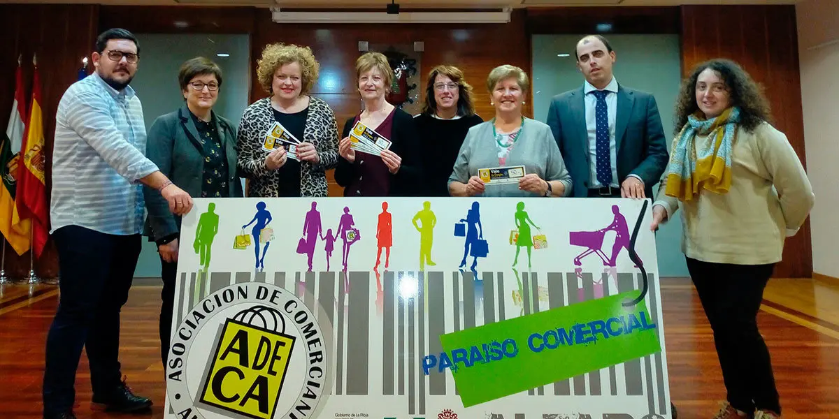 Representantes del Ayto de Alfaro y de ADECA acompa&ntilde;an a las afortunadas