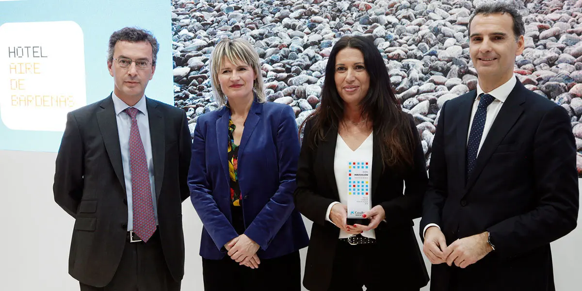 Entrega de premio al hotel Aire Bardenas