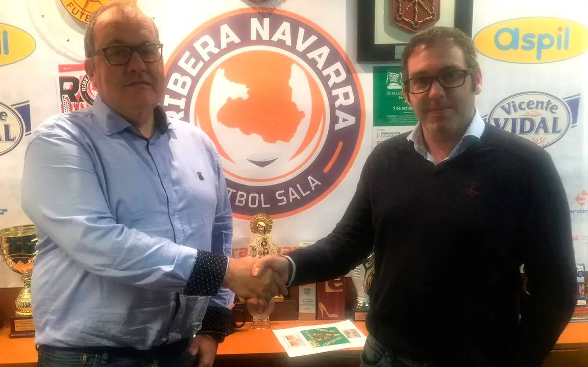 Juan Luis R&aacute;ndez con el presidente del Ribera Navarra FS, Santiago Sala