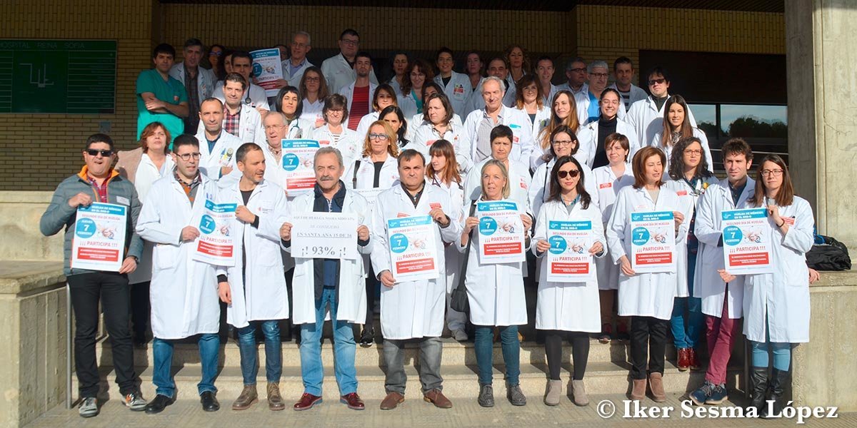Más de 50 profesionales de la salud se han concentrado a las puertas del hospital de Tudela