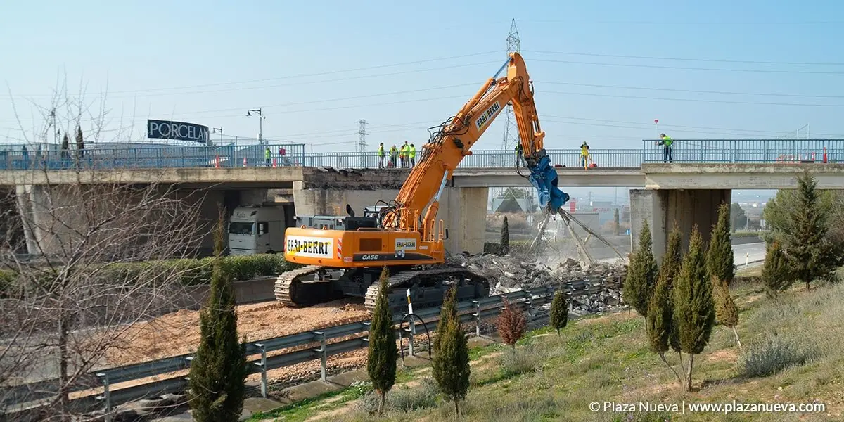 Demolici&oacute;n del puente de la N- 121A