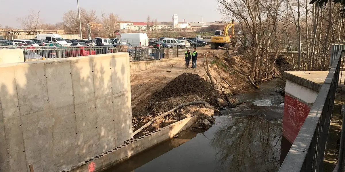 Obras compuertas desembocadura r&iacute;o Queiles