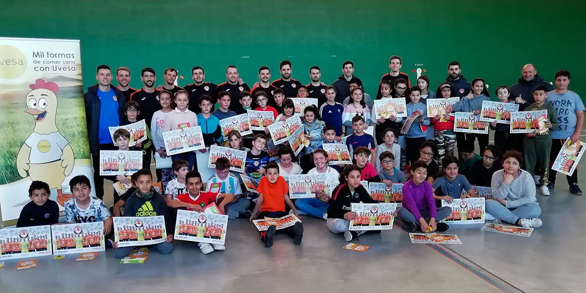 Visita del Ribera Navarra al colegio de Milagro