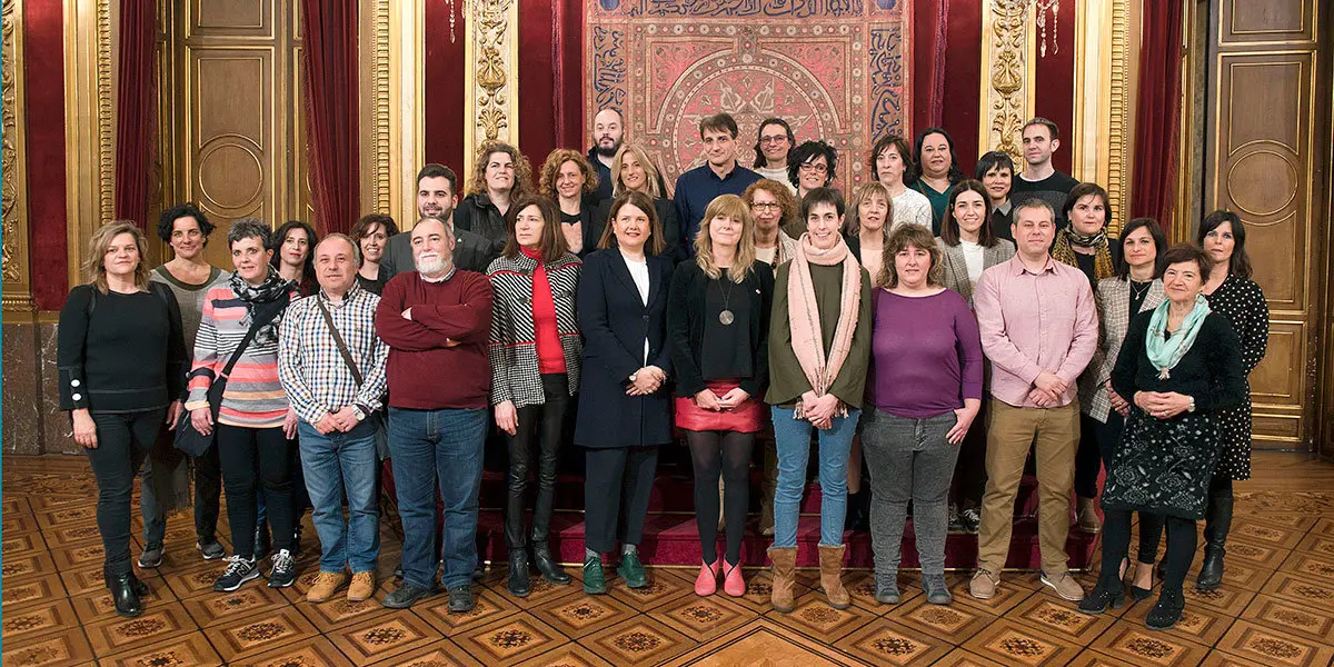 Foto de grupo de la recepci&oacute;n de la consejera