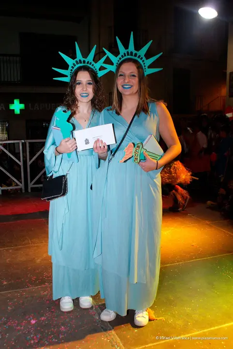 Carnaval Cascante'19 Mejor premio parejas, De izquierda a derecha; Andrea San Juan Tarazona y Zaira Llorente Garc&iacute;a