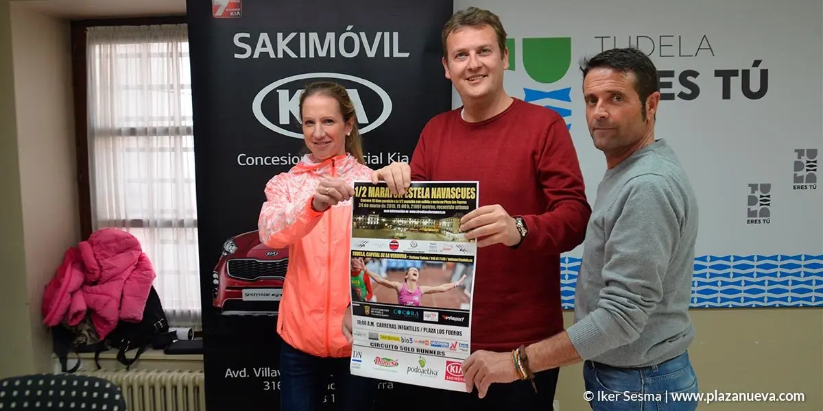 Estela Navascu&eacute;s presenta el cartel de la carrera con su nombre