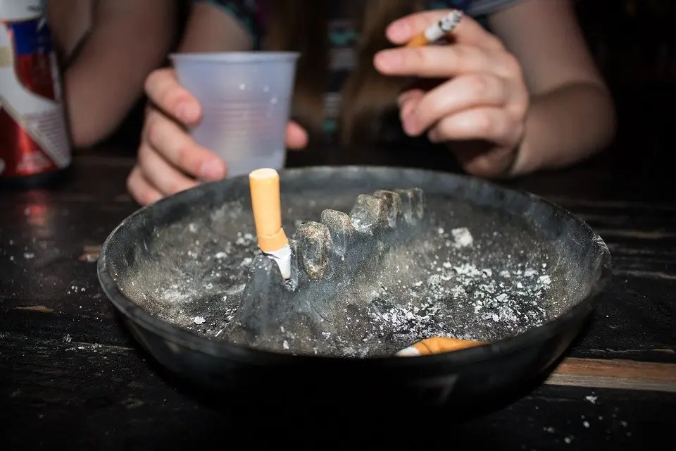 En los bares ya no est&aacute; permitido fumar