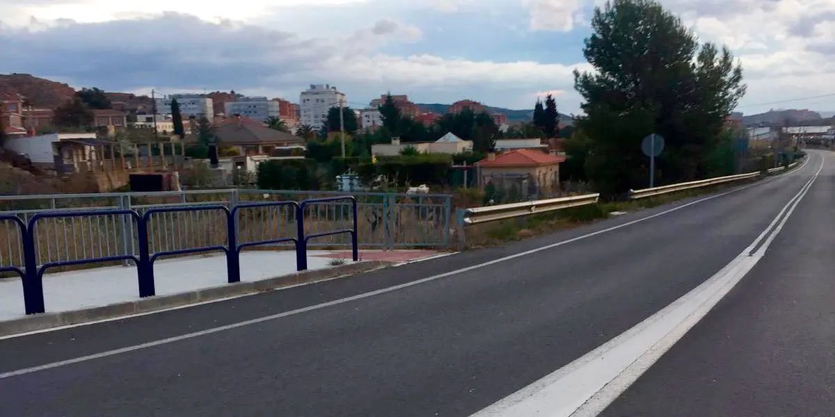 Ya est&aacute; en marcha la acera en la carretera LR-115 de Arnedo 2