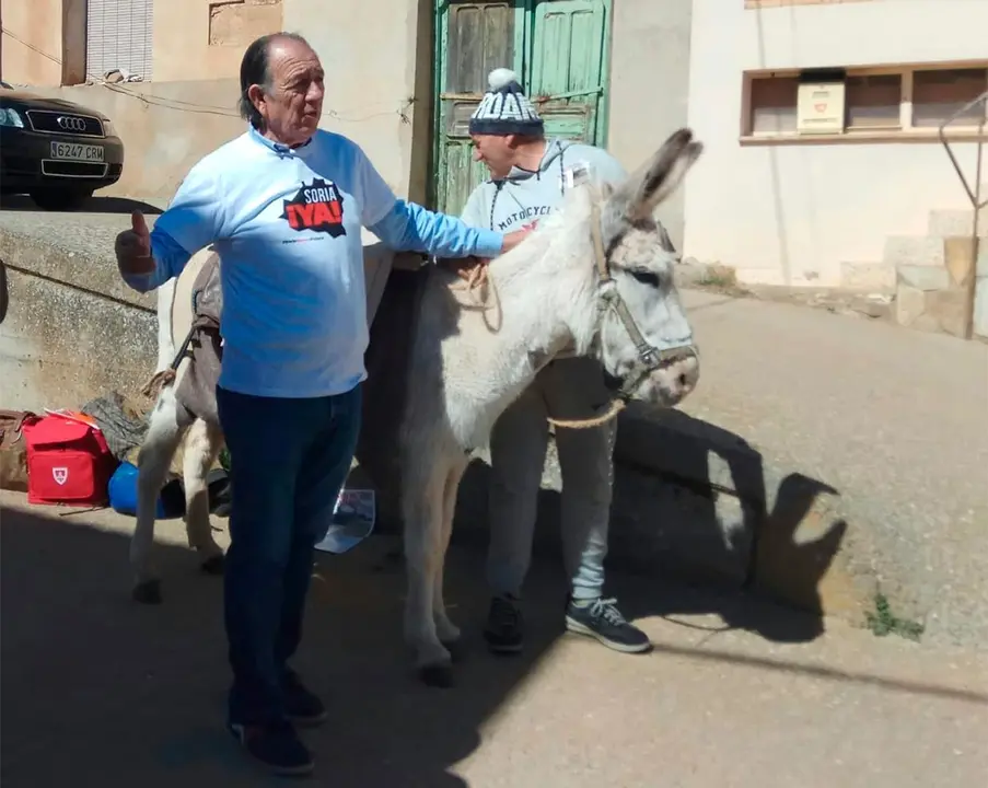 El Alcalde de Torrubia particip&oacute; el a&ntilde;o pasado con su burro en la manifestaci&oacute;n contra la Espa&ntilde;a Vaciada